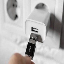 آیا طول کابل USB روی کیفیت شارژ تأثیر می‌گذارد؟